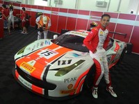     Pembalap asal Indonesia, David Tjiptibiantoro sempat mengawali start di posisi kedua di ajang Ferrari Challange Seri Sepang, Malaysia race 2. Dia start di belakang Steve Wyatt, pebalap asal Australia yang menang di race sebelumnya.(Rangga Rahadiansyah/Detik Oto).