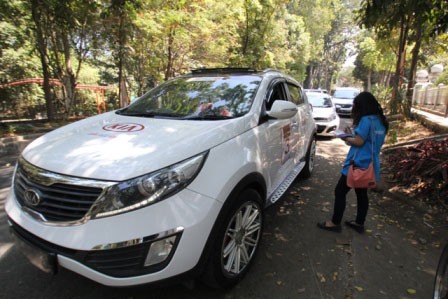 Reli Pengguna Mobil Kia di Bandung