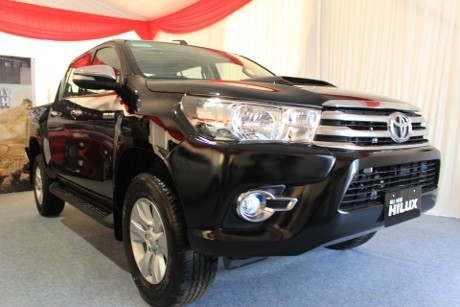 Kupas Tuntas Perbedaan Toyota Hilux Lama dengan Hilux Baru