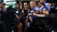     Kuntoro yang diundang untuk memberikan beberapa saran telah menyampaikan beberapa hal. Salah satunya, bahwa KPK harus bisa menentukan sikap dan mengambil posisi di antara Polri dan Kejagung.