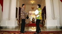 Jokowi menerima pansel sebelum memberikan pengumuman capim KPK.