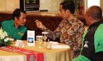Jokowi Makan Bareng Tukang Ojek Hingga Sopir Kopaja