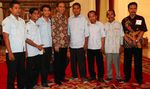Jokowi Makan Bareng Tukang Ojek Hingga Sopir Kopaja