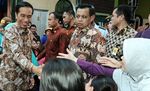 Jokowi Bagikan Sembako