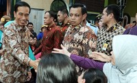 Hari ini, Jokowi juga menemui warga Kelurahan Kedoya Utara, Kecamatan Kebon Jeruk, dan warga Jalan Kalianyar II, Tambora, Selasa (1/9). Kris/Setpres.