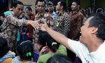 Jokowi Bagikan Sembako