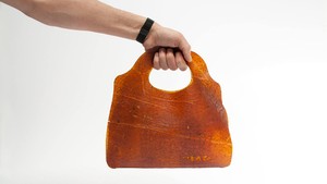 Wah, Buah Busuk yang Dibuang Bisa Disulap Jadi Tas Tangan yang Cantik!