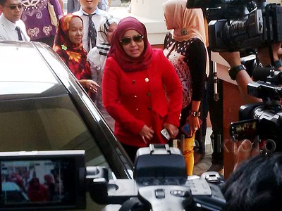 Muzdhalifah Hadiri Sidang Cerai Perdana