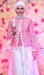 Zee Zee Shahab Cantik Berhijab Turban