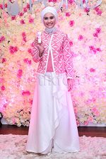 Zee Zee Shahab Cantik Berhijab Turban