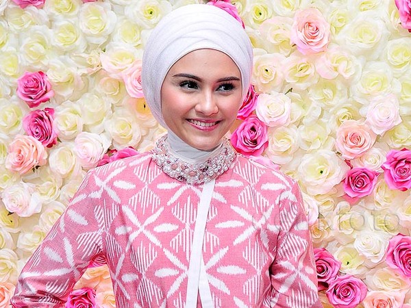 Zee Zee Shahab Cantik Berhijab Turban
