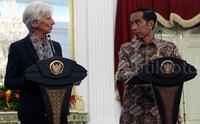 Saya datang hari ini sebenarnya berharap untuk meminjam, tidak untuk meminjamkan. Meminjam keramahan dari Indonesia, kekuatan dan keindahan budayanya, ungkap Lagarde di Istana Negara, Jakarta, (1/9/2015).