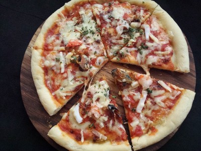 Nikmat Sehat Nasi Goreng Hijau  dan Empuk Gurih Pizza Marinara di Daramina