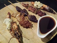 Jika tak ingin makan berat, Yaki Platter yang gurih berminyak ini bisa jadi pilihan.