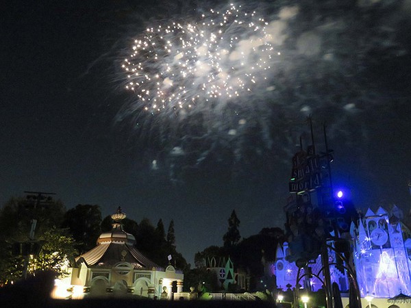 Ciuman Selamat Malam di Disneyland