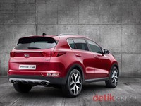 Ubahan juga terlihat di bagian belakang. Sepasang lampu belakang yang mengadopsi gaya desian lampu yang sama di konsep mobil Kia Provo menjadi ciri ubahan di Sportage anyar tersebut. (istimewa/Kia Motors).