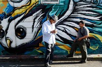 Mission District adalah kawasan imigran Meksiko yang sudah mendiami tempat itu selama puluhan tahun. Nuansa Latin kental terasa. Tapi yang paling merarik dari semua itu adalah warna-warni mural di dinding bangunan-bangunannya (Ari Saputra/detikTravel)