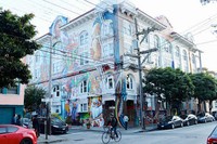 Meski sudah dilukis dari 21 tahun yang lalu, Maestra Peace masih menyala hingga sekarang. Sampai kini, gedung yang diselimuti mural ini masih jadi incaran utama traveler yang datang ke sana (Ari Saputra/detikTravel)