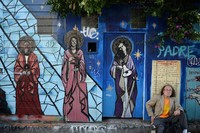 Bukan sembarang orang yang melukis mural di sini, melainkan seniman dari seluruh dunia berusaha menorehkan karya seninya di sini. Tak heran jika banyak sekali spot keren yang bisa ditelaah dan kemudian diabadikan dalam foto (Ari Saputra/detikTravel)
