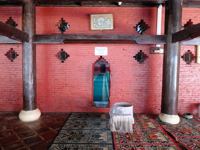 Unik! Pintu Masuk Masjid Agung Cirebon Tingginya Cuma 1 Meter