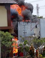 Gardu Listrik Kembangan Terbakar