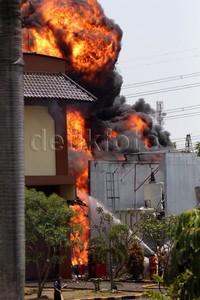 Belum diketahui apa penyebab munculnya api di lokasi. Lamhot Aritonang/detikFoto.
