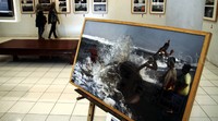 Berbagai karya foto yang akan dipamerkan ini mempunyai sisi unik berbagai dinamika kehidupan pesisir dari masyarakat, budaya, flora dan fauna, serta pulau-pulau yang mungkin banyak penikmat foto yang belum mengetahui atau mengenalnya.