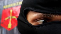 Mereka melancarkan aksinya pada 5 Agustus 2015 lalu. Mereka beraksi bersama lima pelaku lainnya menggunakan empat sepeda motor.