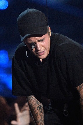 Ini Alasan Justin Bieber Menangis di Panggung MTV VMA 2015
