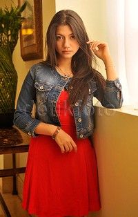 Ia terlihat cantik sekaligus dewasa di usia 14 tahun. Pool/Noel/detikFoto.