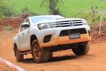 Toyota Hilux di Medan Offroad