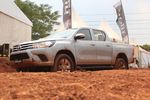 Toyota Hilux di Medan Offroad