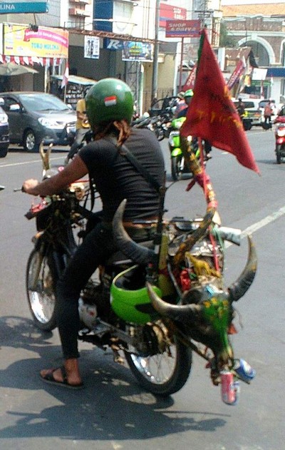 Ini Motor atau Kerbau?