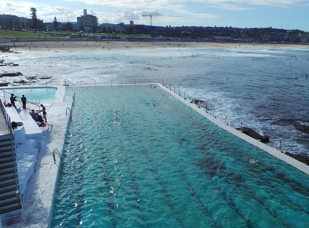 Berenang Sambil Disembur Ombak, Ini Kolam Keren di Sydney