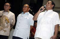 Prabowo juga ikut mengomentari manuver PAN ini.