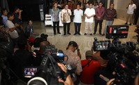 Sebelumnya PAN menyatakan bergabung bersama KIH dan mendukung pemerintah.