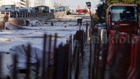 Proyek ini dibangun oleh pihak ketiga yaitu PT Nindya Karya. Jalan layang itu nanti dapat digunakan untuk pengguna jalan dari arah Pancoran menuju Semanggi.