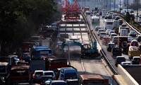 Fly over itu memiliki panjang 581 meter dan lebar 9 meter.