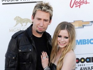 Suami Kepergok Pesta Bareng Cewek Lain Sebelum Avril Lavigne Putuskan Cerai