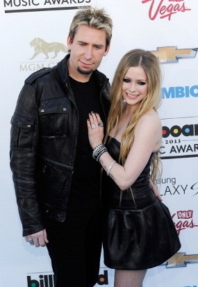 Suami Kepergok Pesta Bareng Cewek Lain Sebelum Avril Lavigne Putuskan Cerai