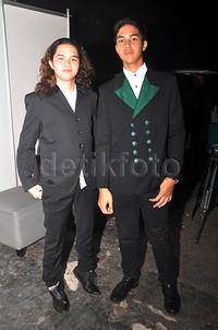 Ahmad Bersaudara mengusung musik retro tahun 60 dan 70-an lewat lagu-lagunya. Pool/Ridho Suhandi/detikHOT.