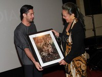 Dalam foto-foto tersebut, Reza berpose dengan lawan mainnya. Pool/Gus Mun/detikFoto.