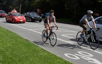 Golden Gate Park sering disebut-sebut sebagai Central Park-nya San Francisco. Jalanan lebar banyak dihabiskan untuk pedestrian, pesepeda atau untuk main papan seluncur (Ari Saputra/detikTravel)