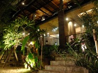 RM Kelapa Manis buka setiap hari pukul 10.00-22.00 WIB. Letaknya tak jauh dari tanjakan Gronggong, jalan raya utama dari Kota Cirebon menuju Kuningan. Wajib mampir saat traveling ke Kota Udang! (Sastri/detikTravel)