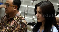     Vivi memperkarakan penjualan sebuah tas Hermes senilai Rp 950 juta ke pengadilan. Ia melaporkan si penjual, Devita, dengan delik penipuan sehingga Devita kini meringkuk di penjara sembari disidang