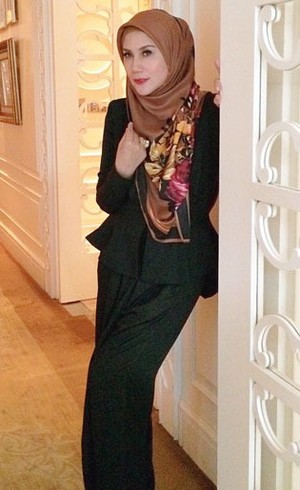 Foto: Gaya Hijab Si Cantik Marini Zumarnis