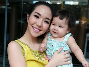 Ekspresif, Anak Gisel dan Gading Marten Kebanjiran Job