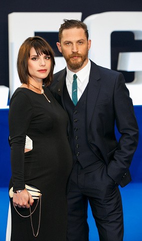 Tom Hardy Siap Sambut Anak Pertama dengan Charlotte Riley