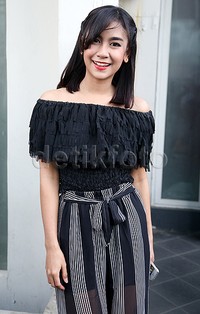 InsomNISA (fans Anisa) pastinya terpesona melihat penampilan Anisa.