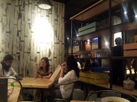 Salah satu sudut Tom Tom Restaurant di Grand Indonesia, nyaman dengan lampu yang temaram.